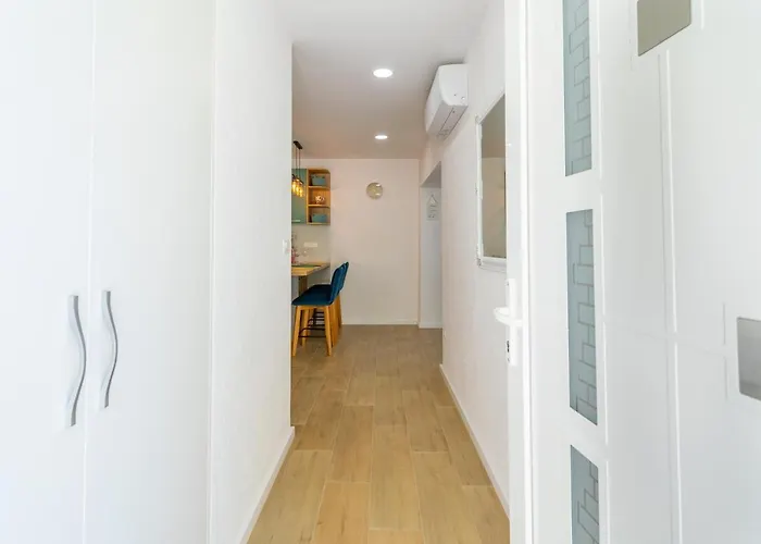 4 & 6 マカルスカ