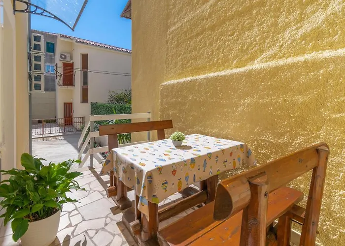 アパート 4 & 6 *