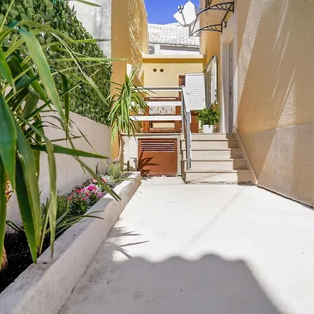 4 & 6 * Makarska