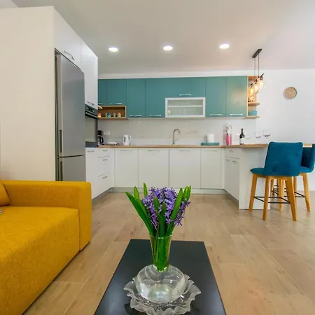 Apartment 4 & 6 *