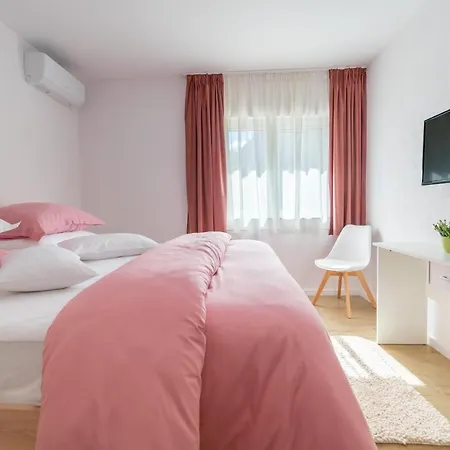 Apartment 4 & 6 *