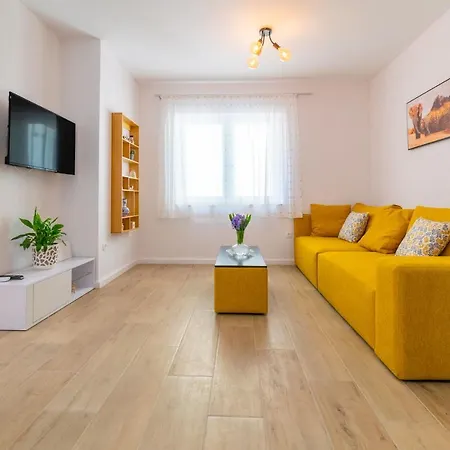 Apartment 4 & 6 *