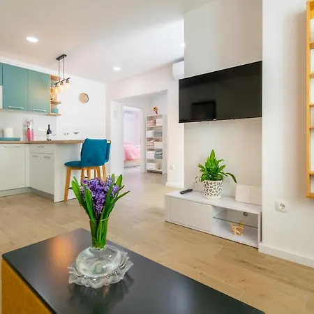 4 & 6 Apartment *