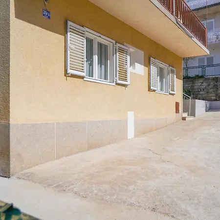 4 & 6 Apartment