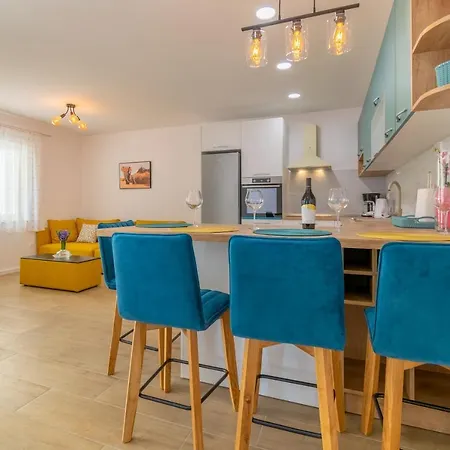 Apartment 4 & 6