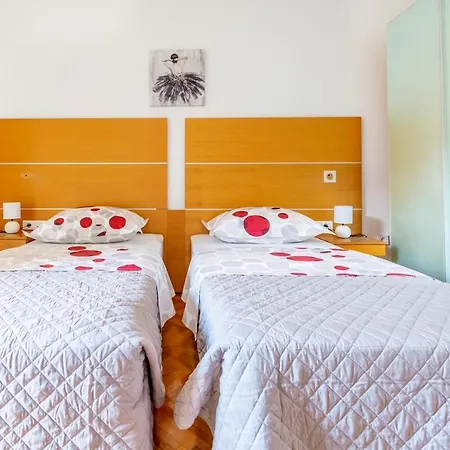 Apartment 4 & 6 *