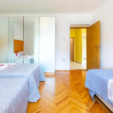4 & 6 Apartament