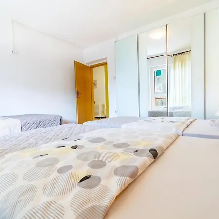 4 & 6 Makarska