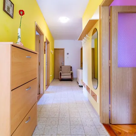 4 & 6 Apartment