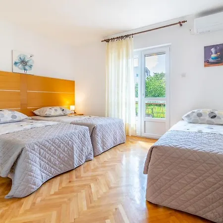 4 & 6 Apartment *