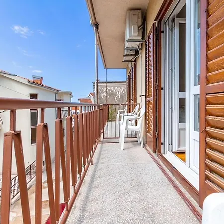 4 & 6 Apartment *