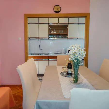 Apartment 4 & 6 *