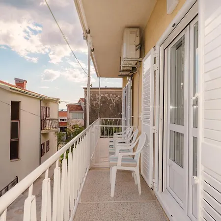 4 & 6 Apartment