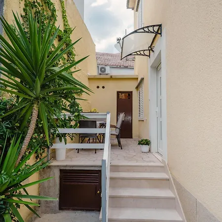 Apartment 4 & 6